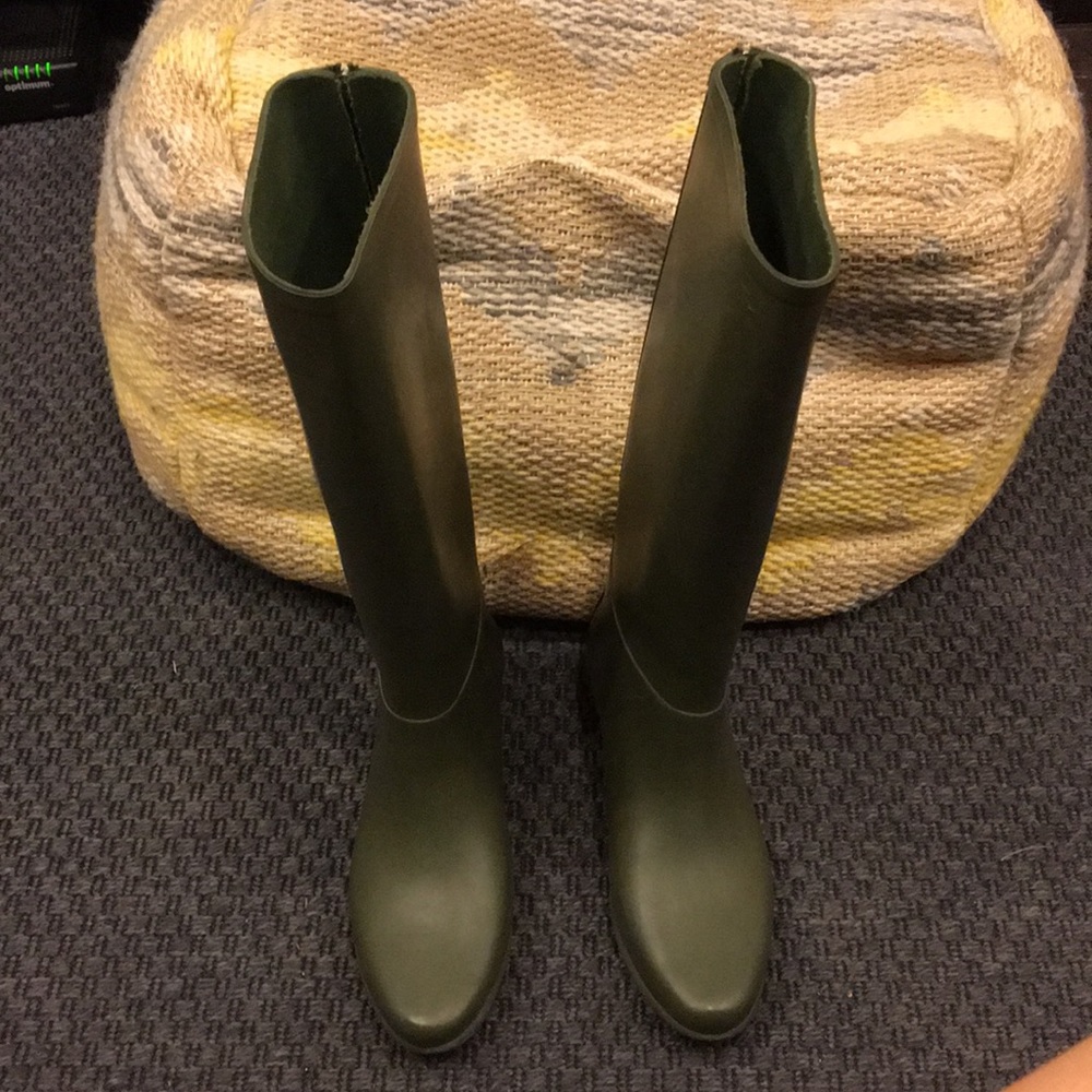 Very gently worn LOEFFER RANDALL Matilde rain boot